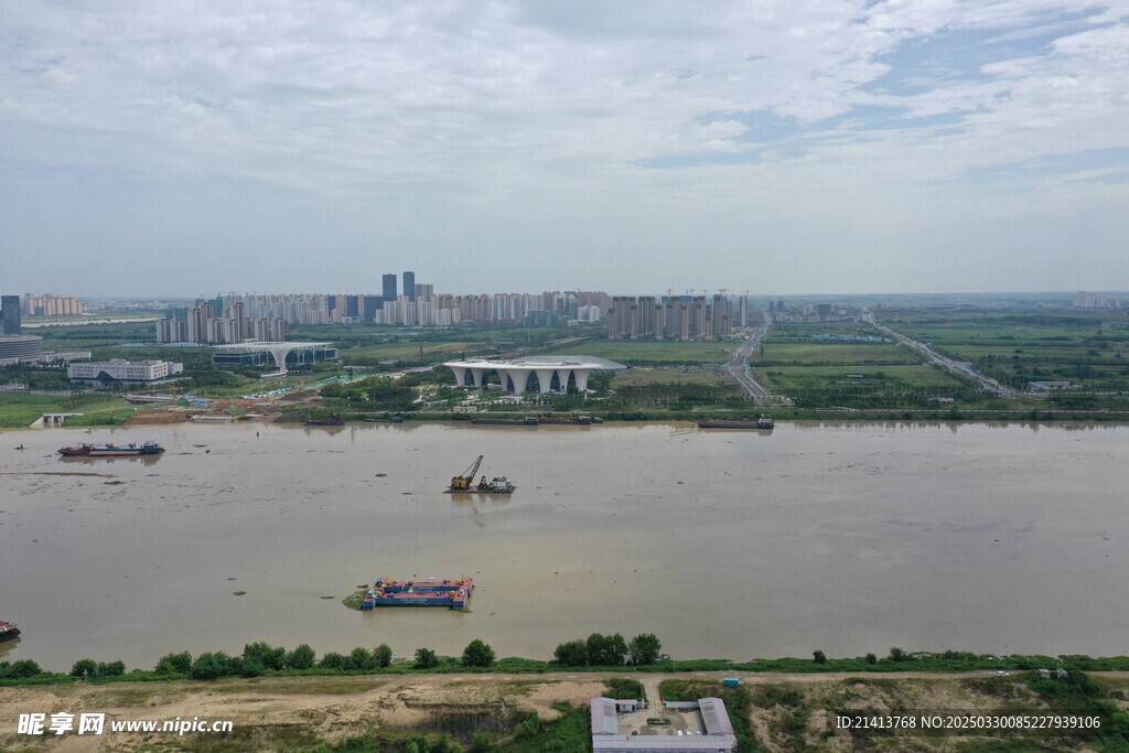 江邊的樓市