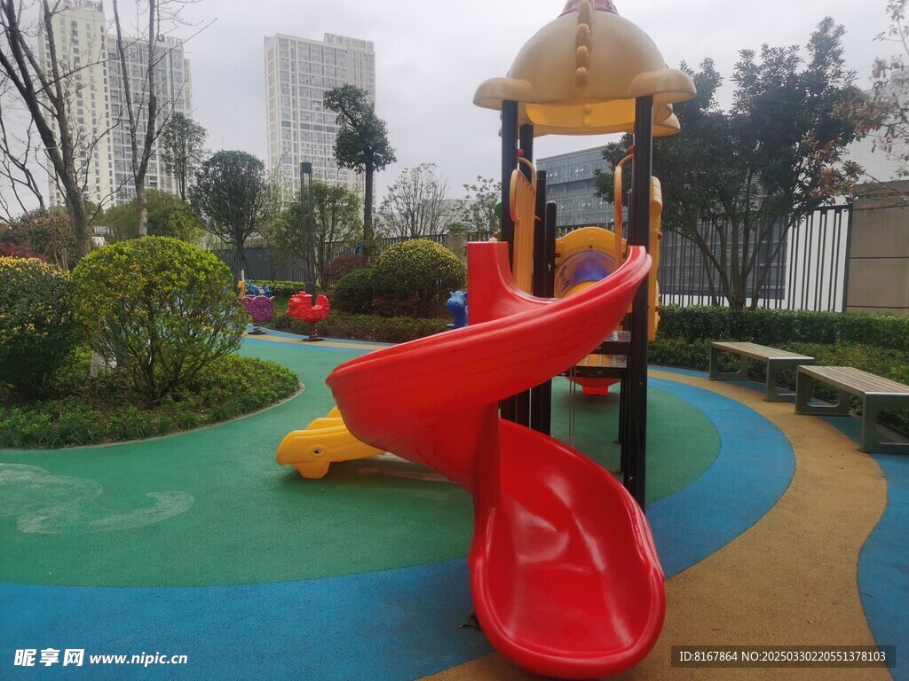 兒童滑滑梯