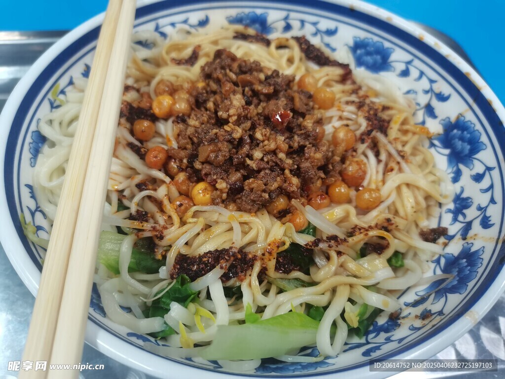 誘人的炸醬面