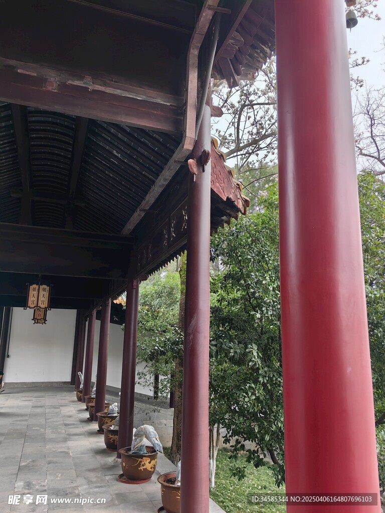 紅色柱子 