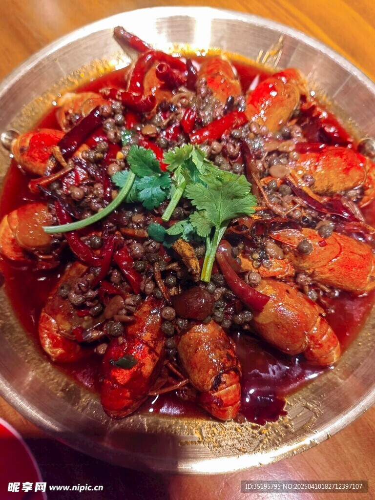 香辣誘人的特色水煮肉片