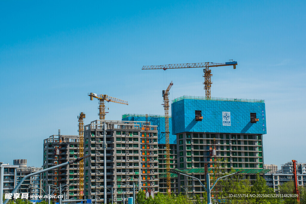 城市建筑工地塔吊林立
