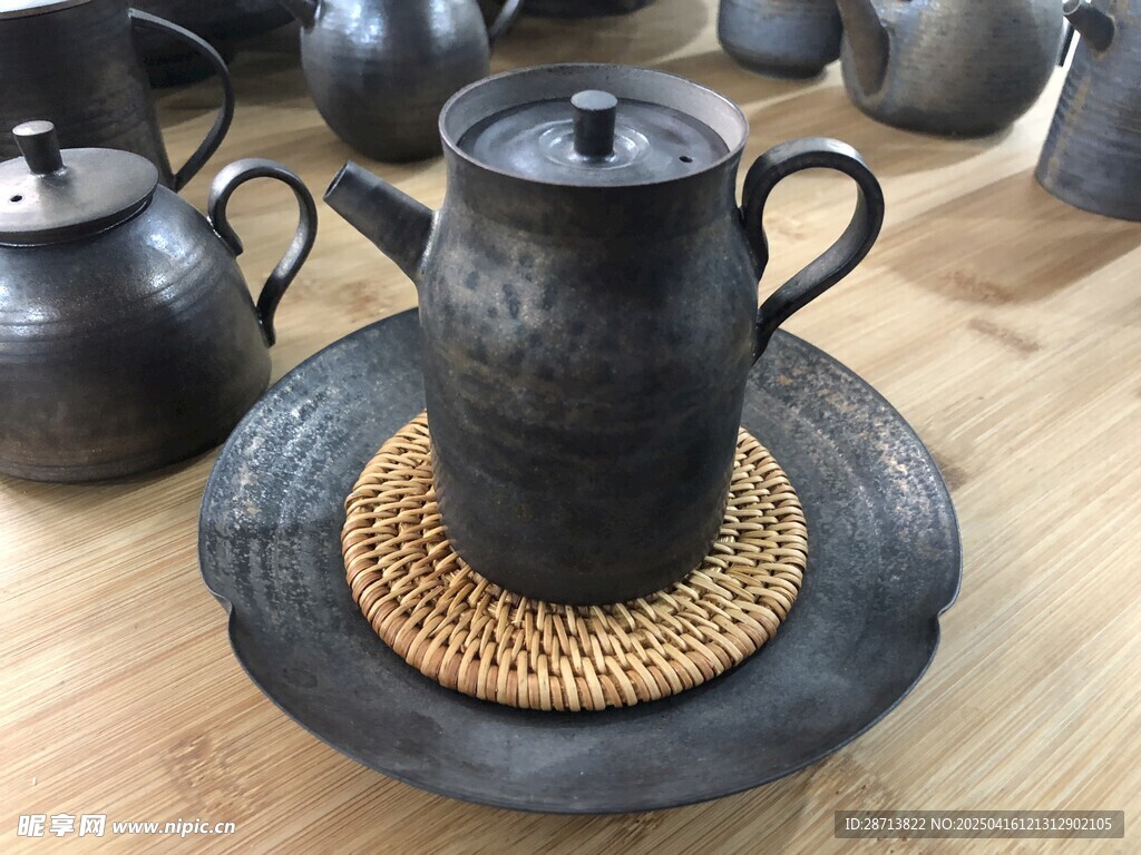 鎏金釉茶壺