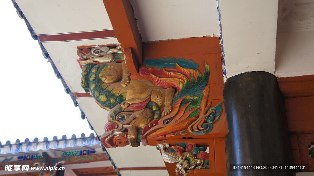 白族民居木頭屋檐