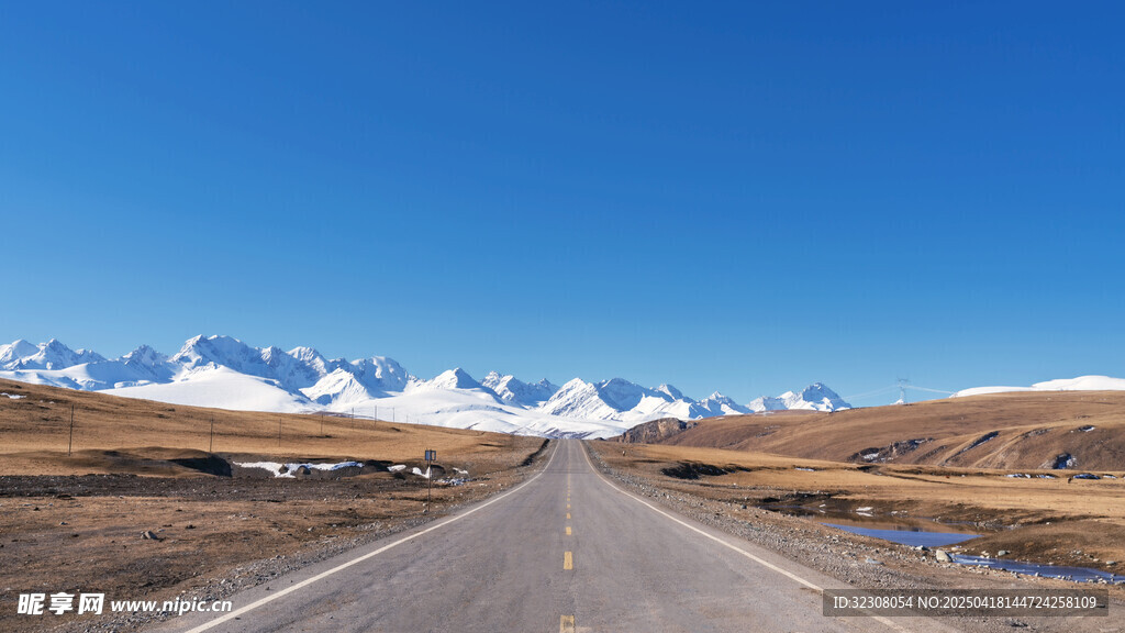 曠野公路通向雪山美景