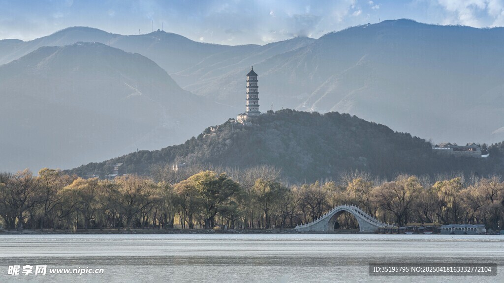 遠山古塔風景圖