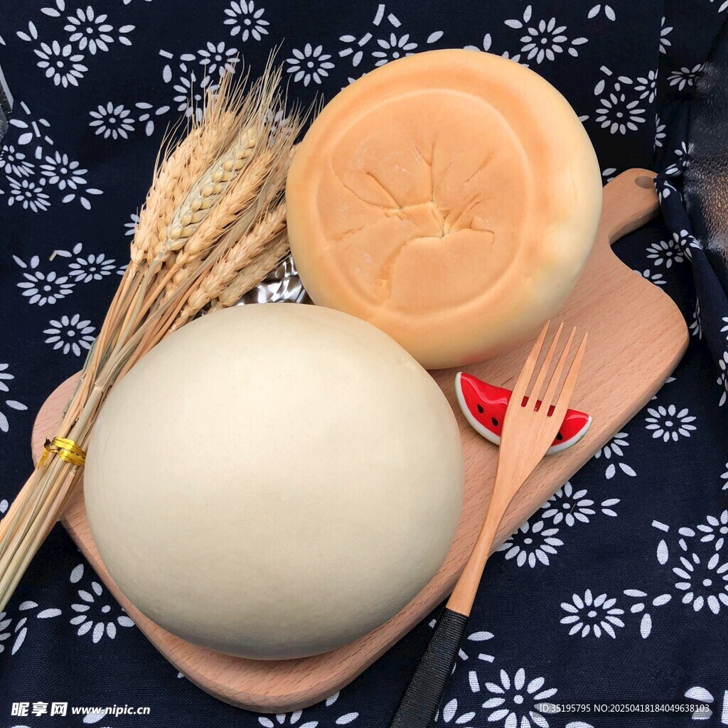 傳統(tǒng)白面饅頭與面食擺件