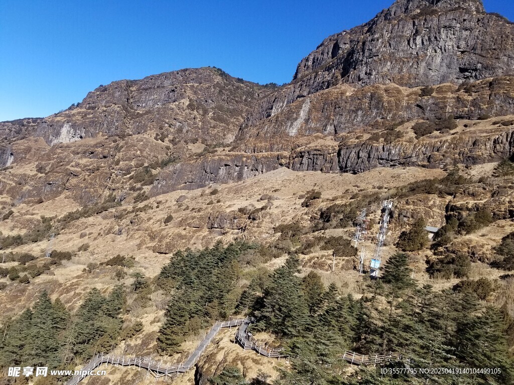 轎子雪山壯麗山景展現(xiàn)自然之美