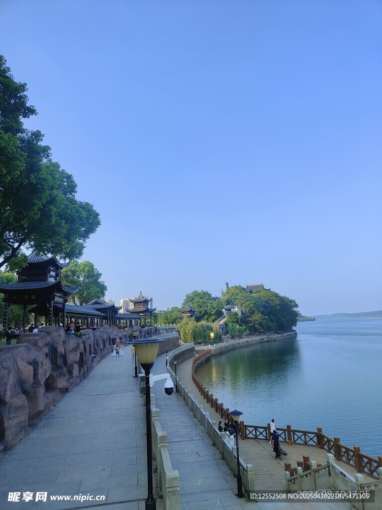 湖畔漫步道 寧?kù)o自然風(fēng)光