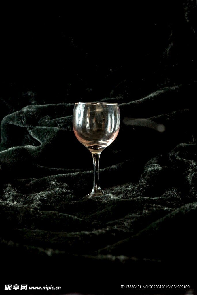 高腳酒杯