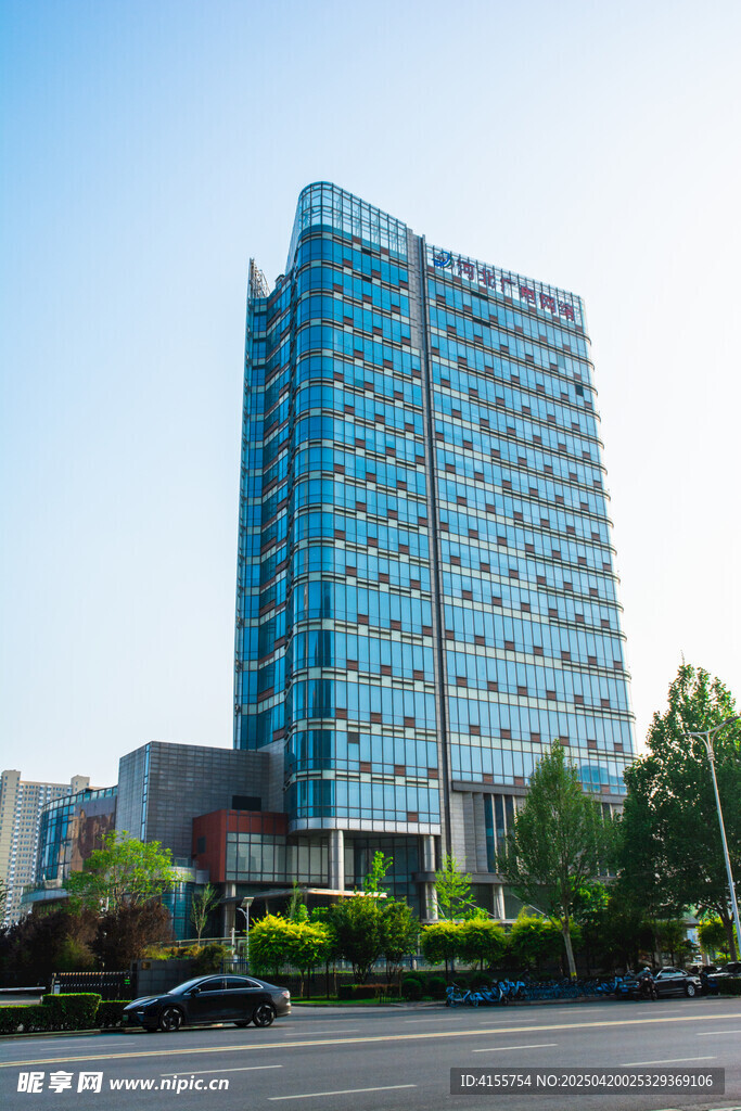 現代高層商務辦公大樓