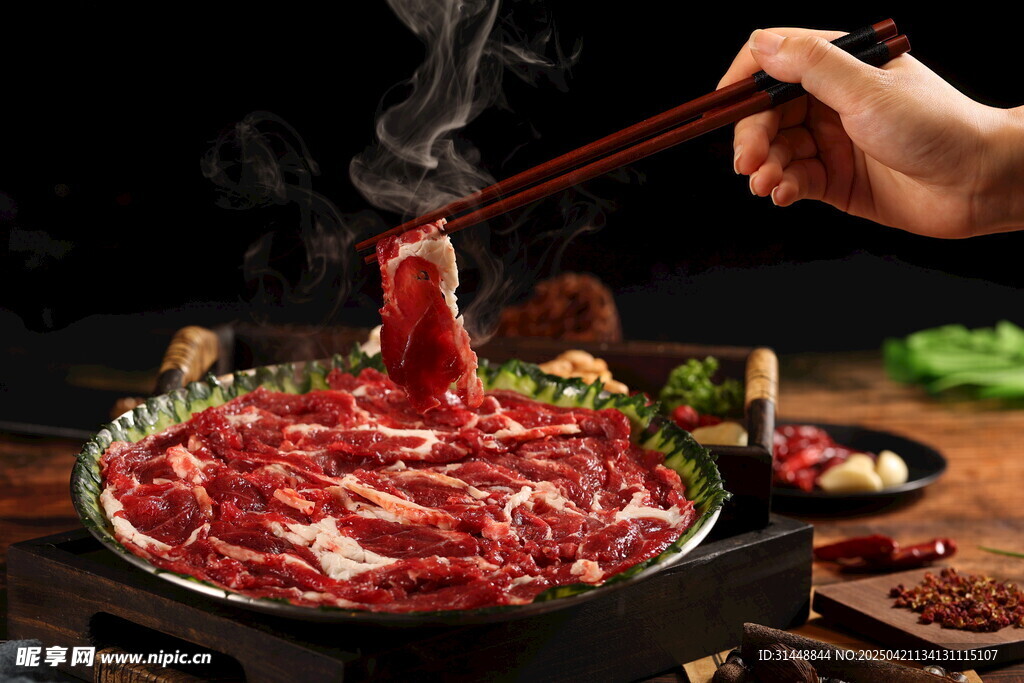 熱氣騰騰的美味涮牛肉