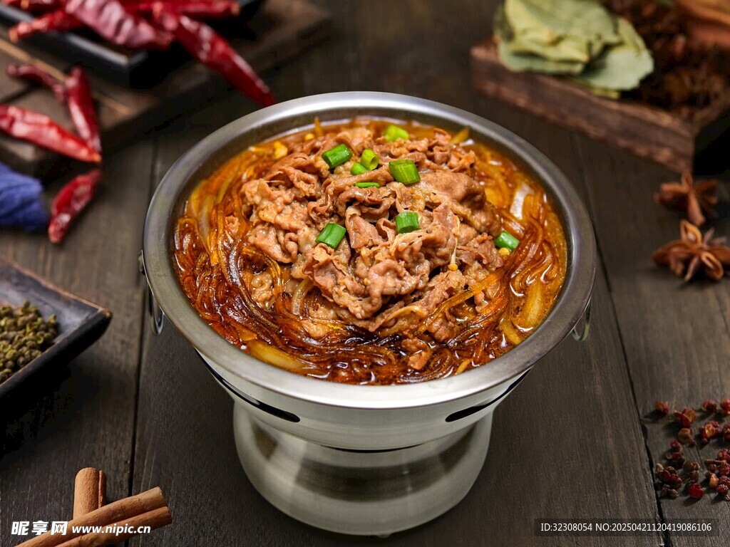 美味熱氣騰騰的特色火鍋