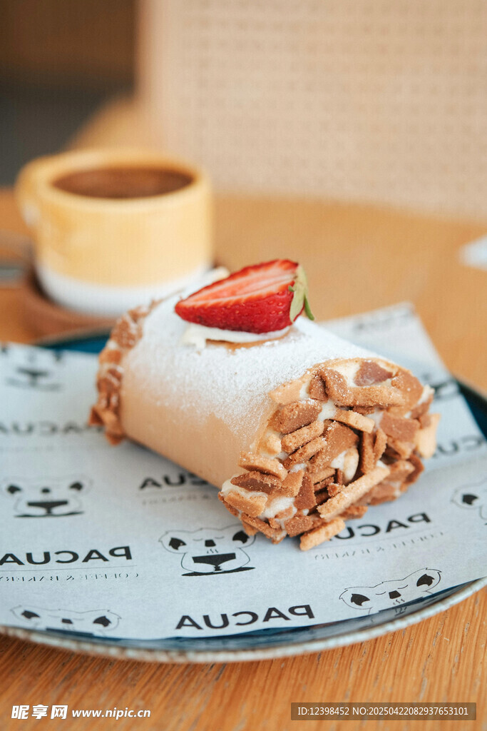 草莓堅果可麗餅美味誘人