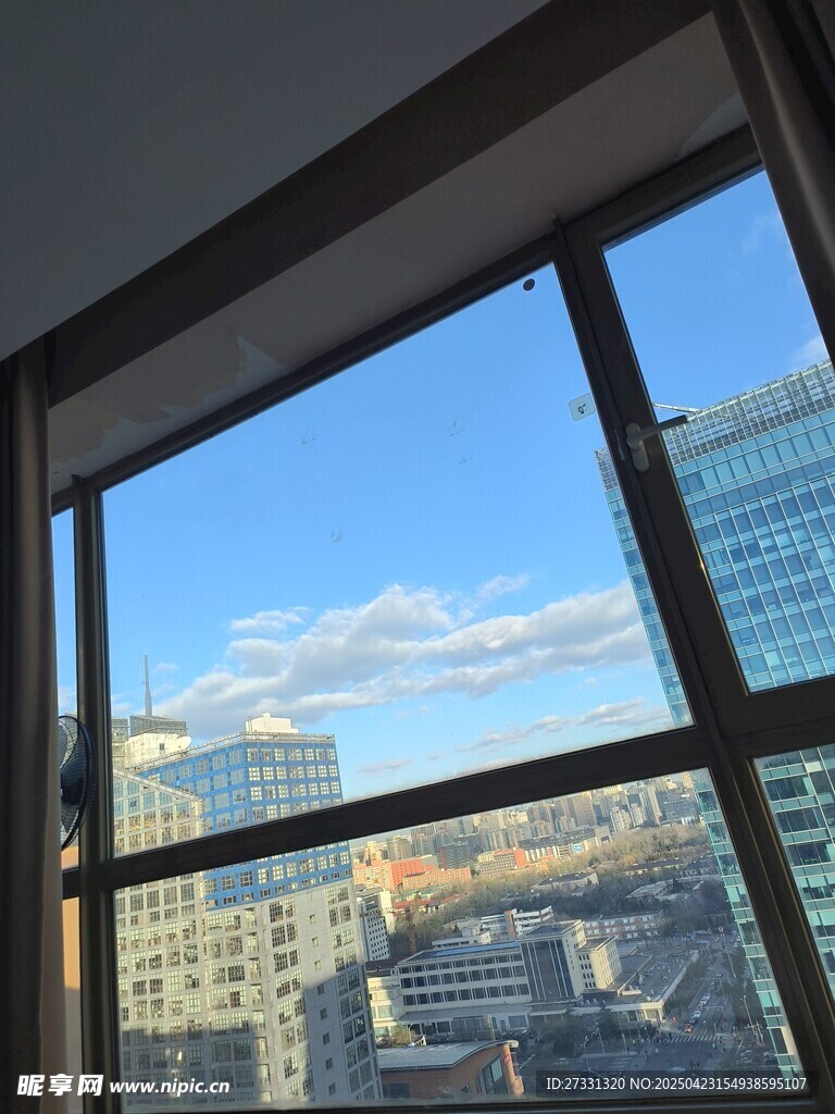 窗外城市風光