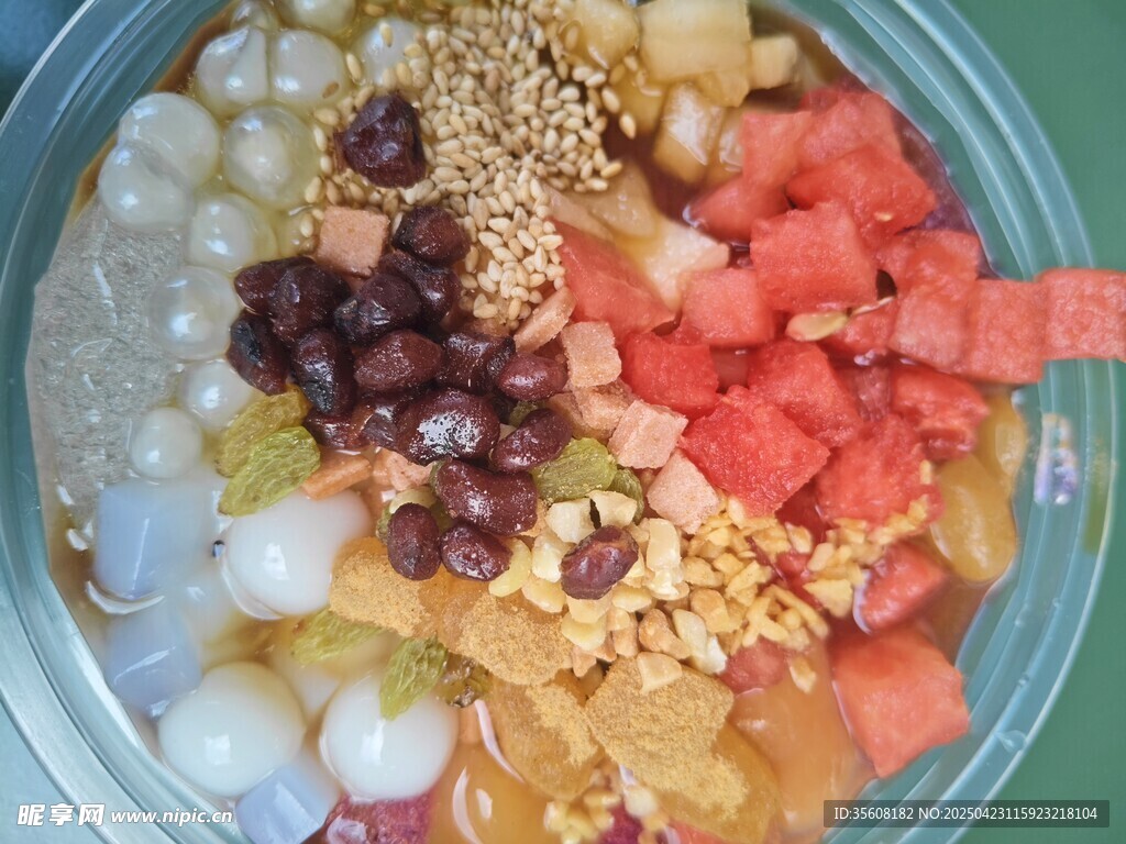 繽紛水果冰粉美味誘人