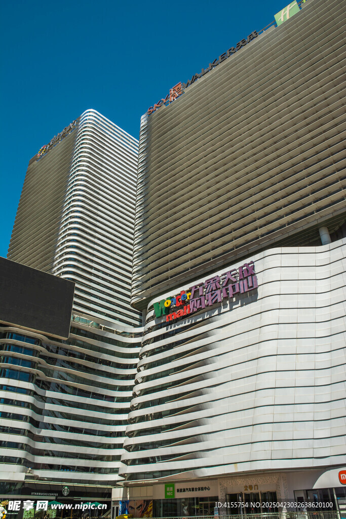 現代風格的多彩建筑外觀