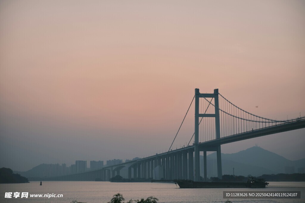 黃昏下的跨海大橋美景