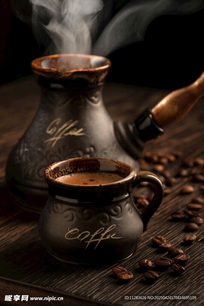 咖啡壺與咖啡杯