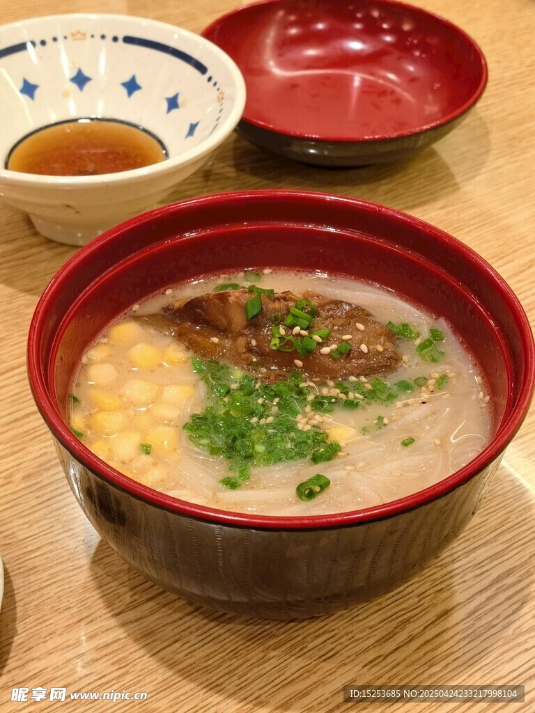 日式牛肉味增湯美食特寫