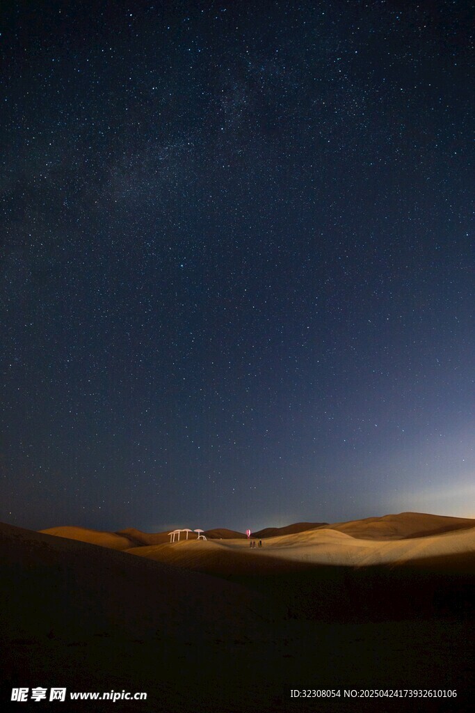 沙漠夜空下的璀璨星河