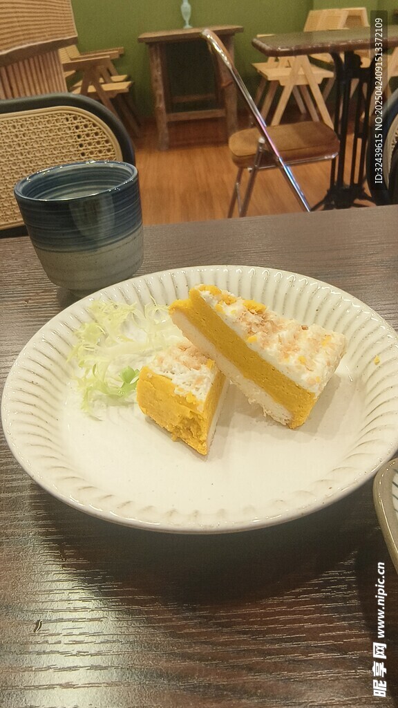盤中美味糕點與飲品