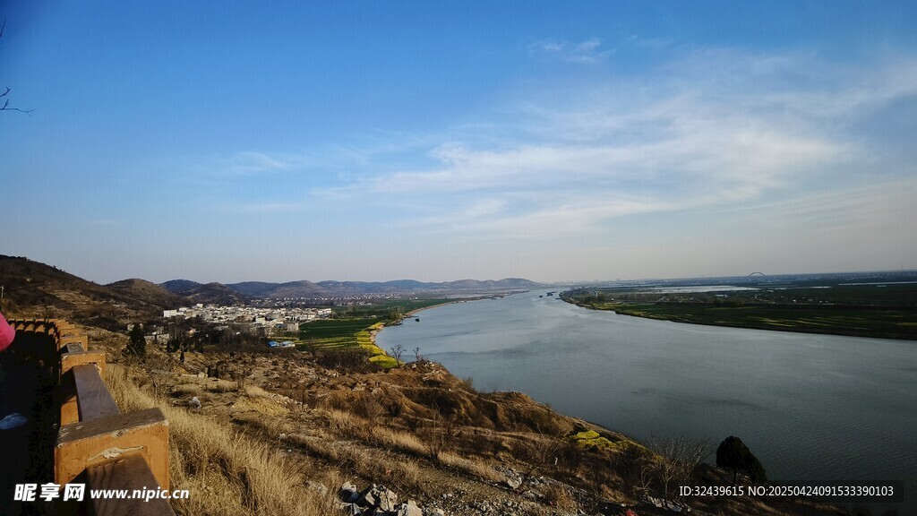河畔風光 游人賞景