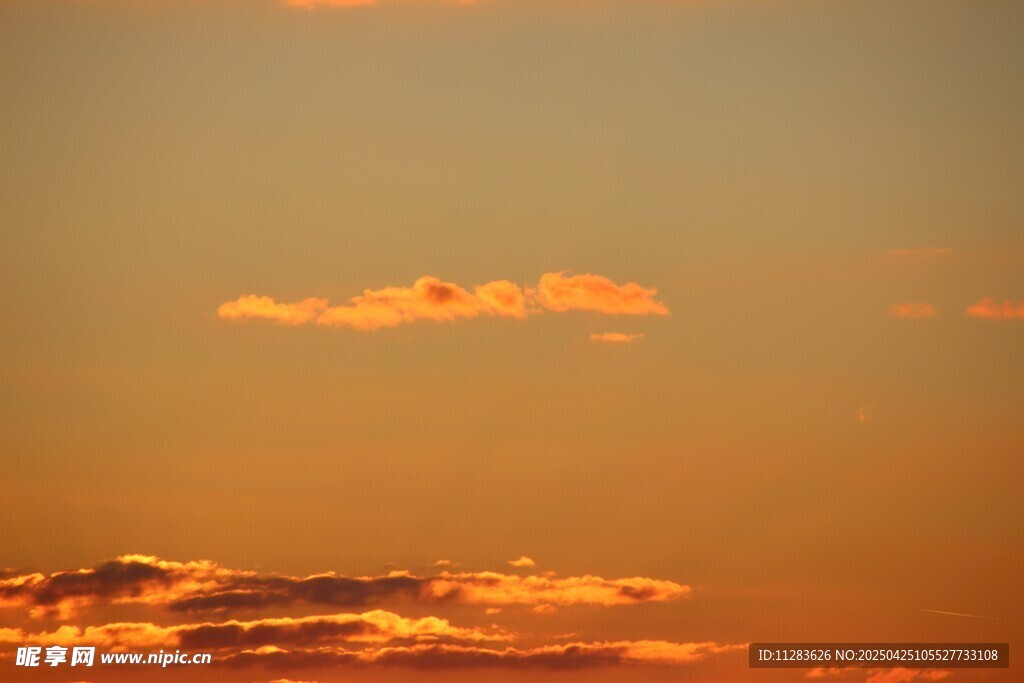 夕陽下的絢爛天空