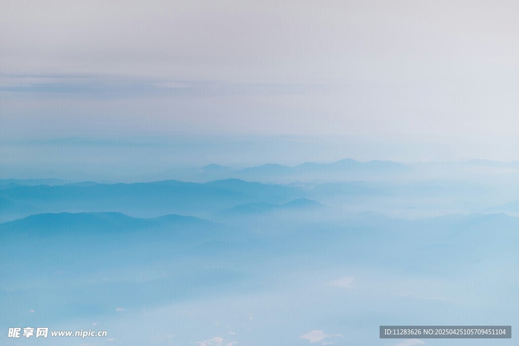 夢(mèng)幻藍(lán)色天空云海背景