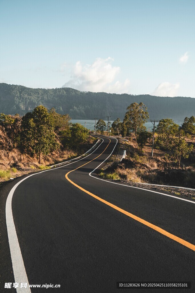 蜿蜒公路