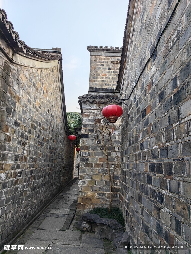 古巷紅燈籠 盡顯中式韻味