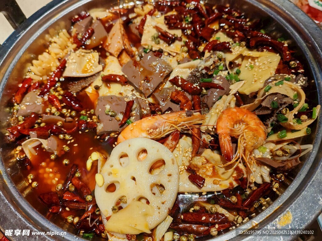 麻辣鮮香的豐盛火鍋大餐