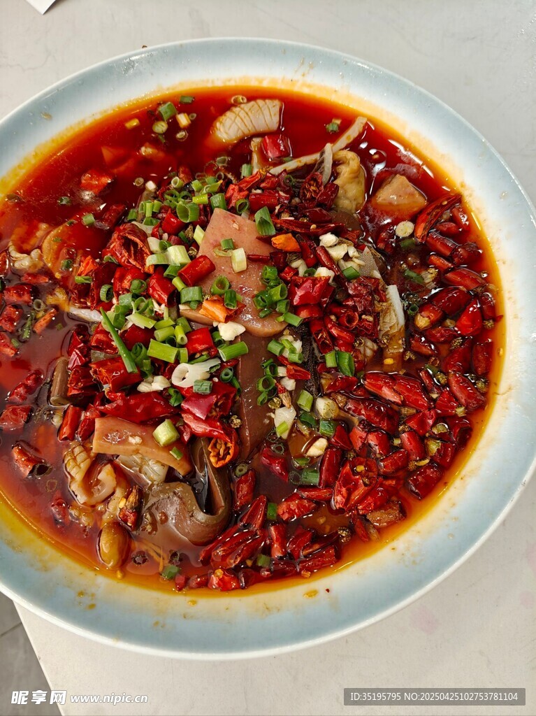 香辣水煮肉片誘人美食