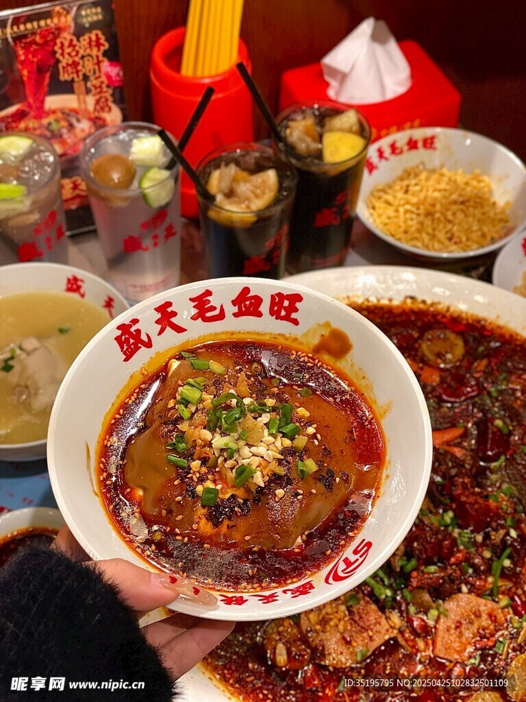 美味火鍋配特色蘸料
