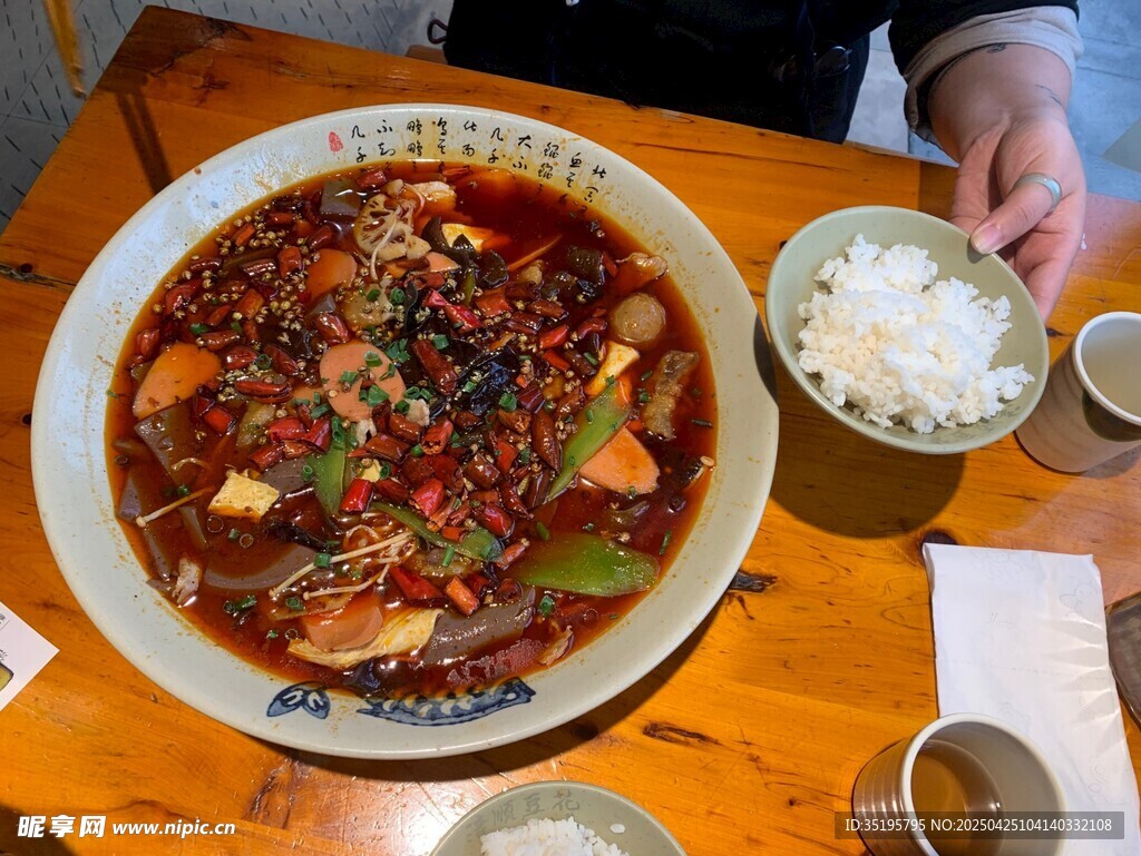 美味水煮魚配米飯