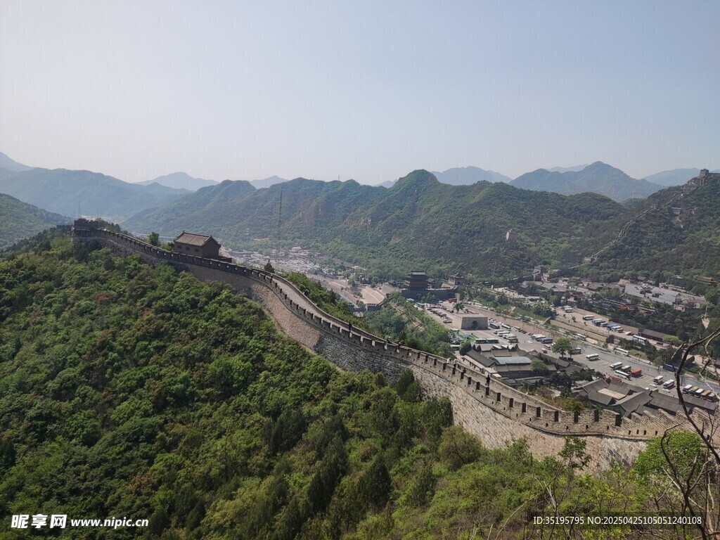 俯瞰長城及周邊壯麗景色