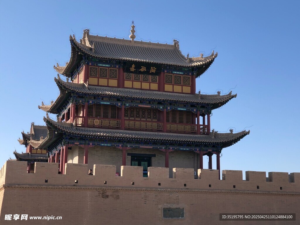 古城樓上的壯麗中式建筑
