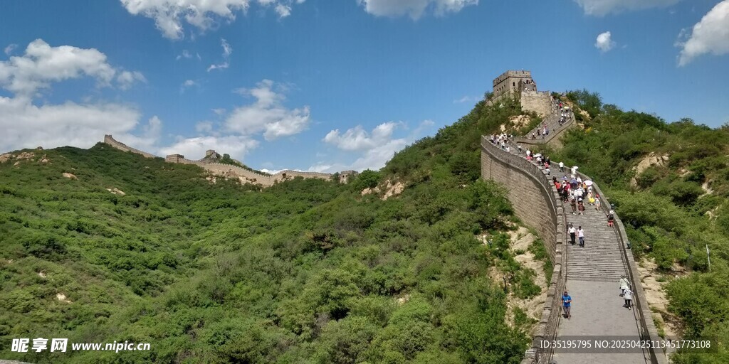 壯麗長城蜿蜒于青山之間