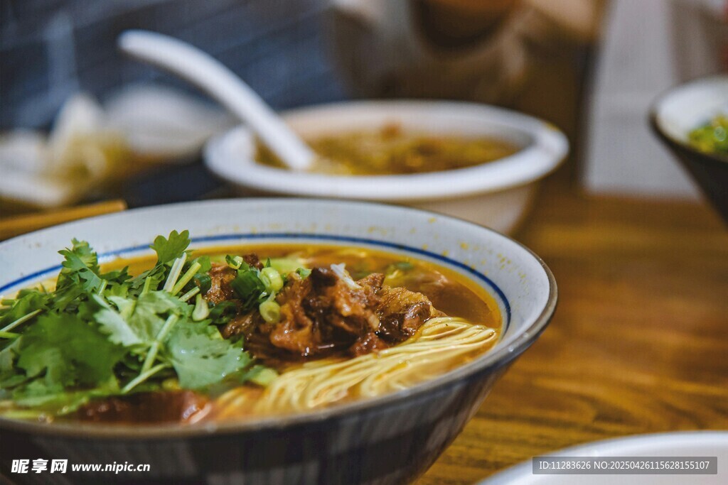 美味牛肉拉面誘人呈現