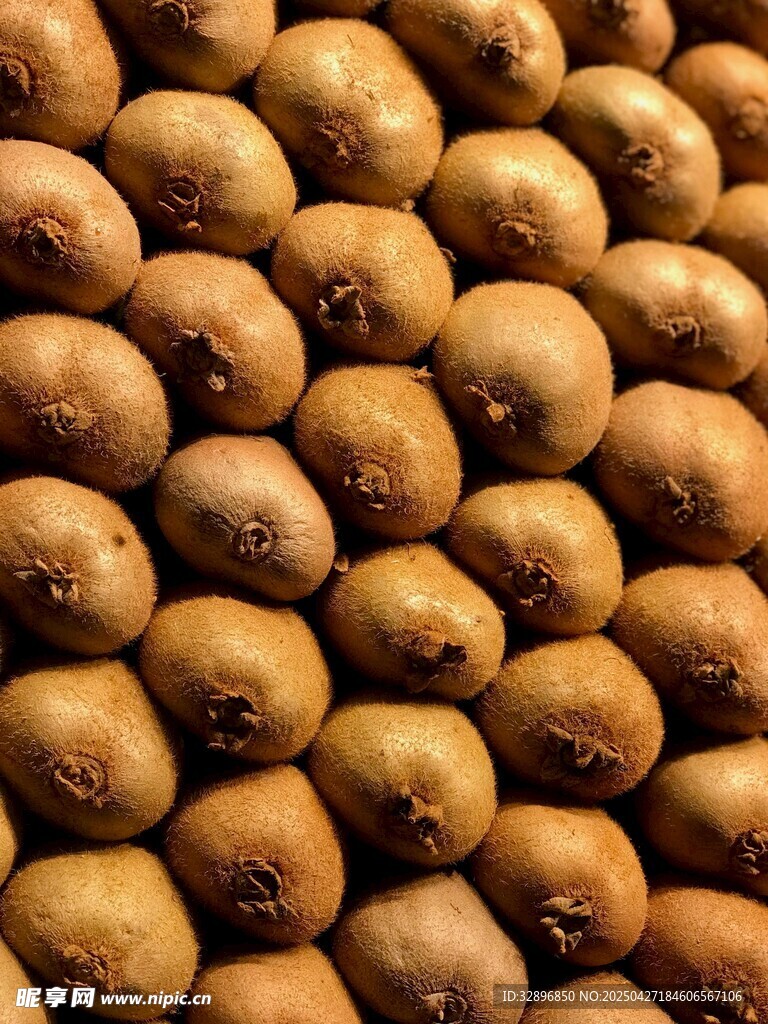 整齊排列的新鮮獼猴桃
