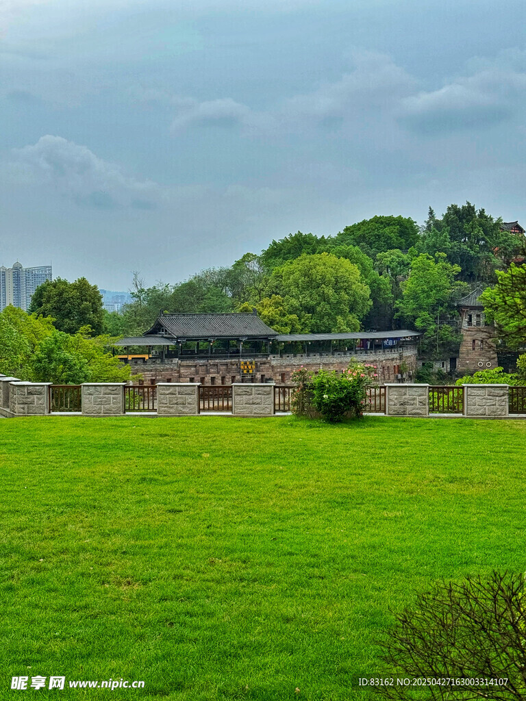 廣安石頭城