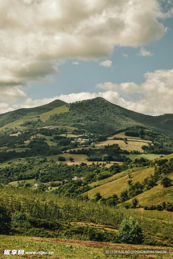 田園山巒美景