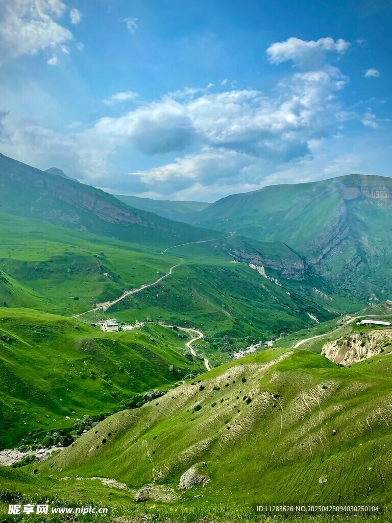 青山綠野間的秀麗風光