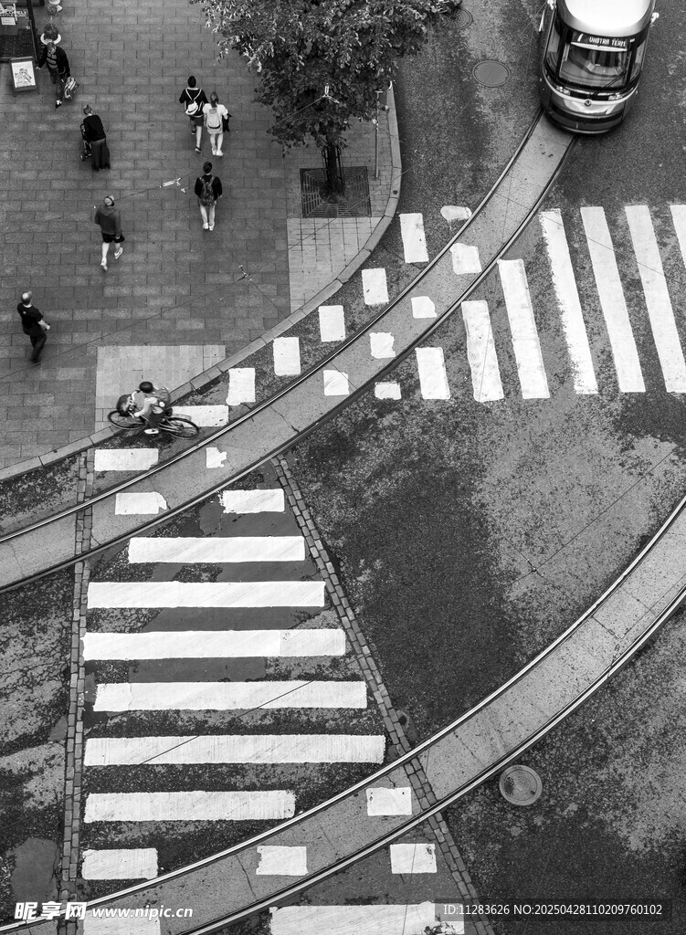 城市斑馬線及行人景象