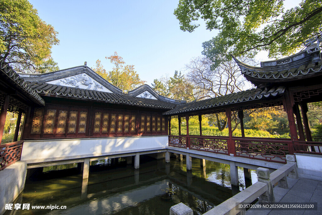 中式古典園林水畔亭閣景觀