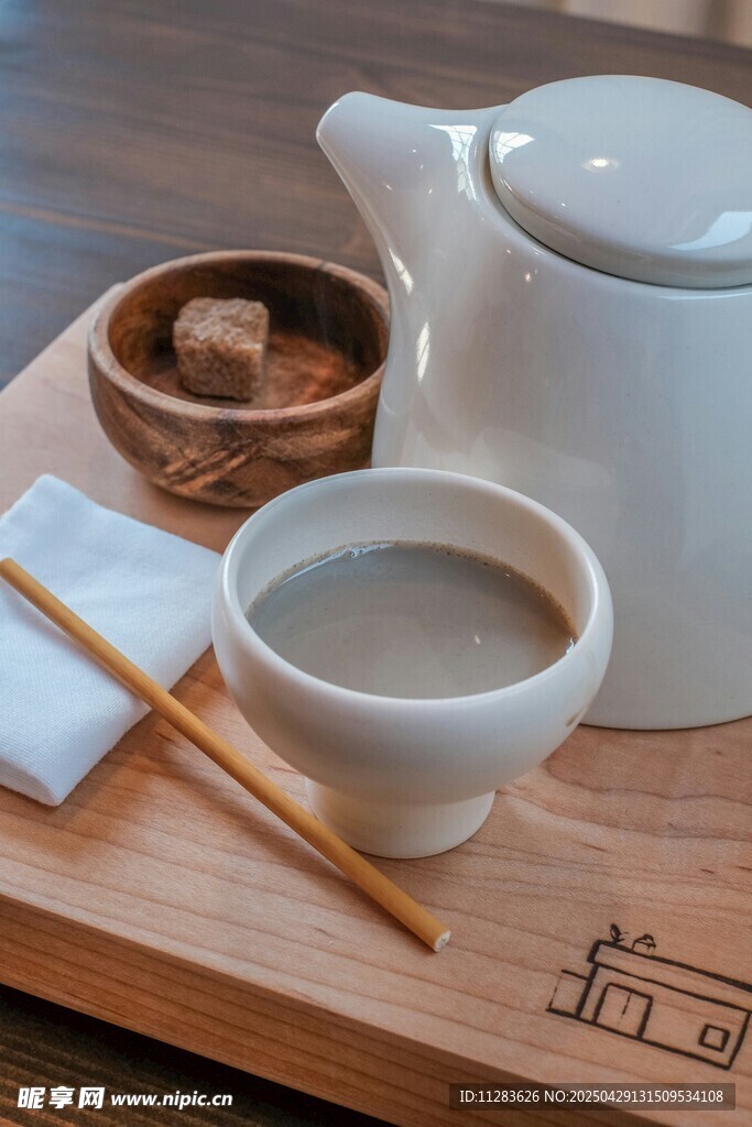 中式茶具與茶飲展示