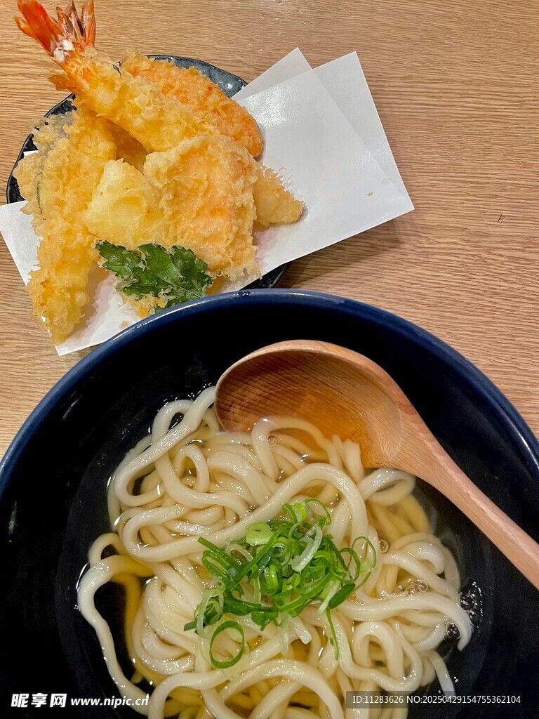 日式拉面配天婦羅美食