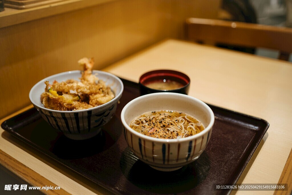 兩碗美味日式料理