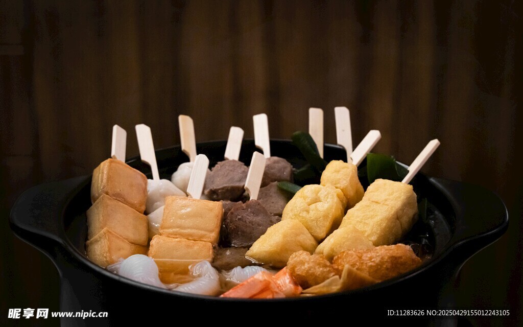 美味串串香誘人鍋中煮