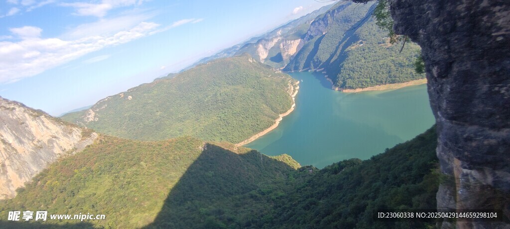高山湖泊壯麗自然景觀